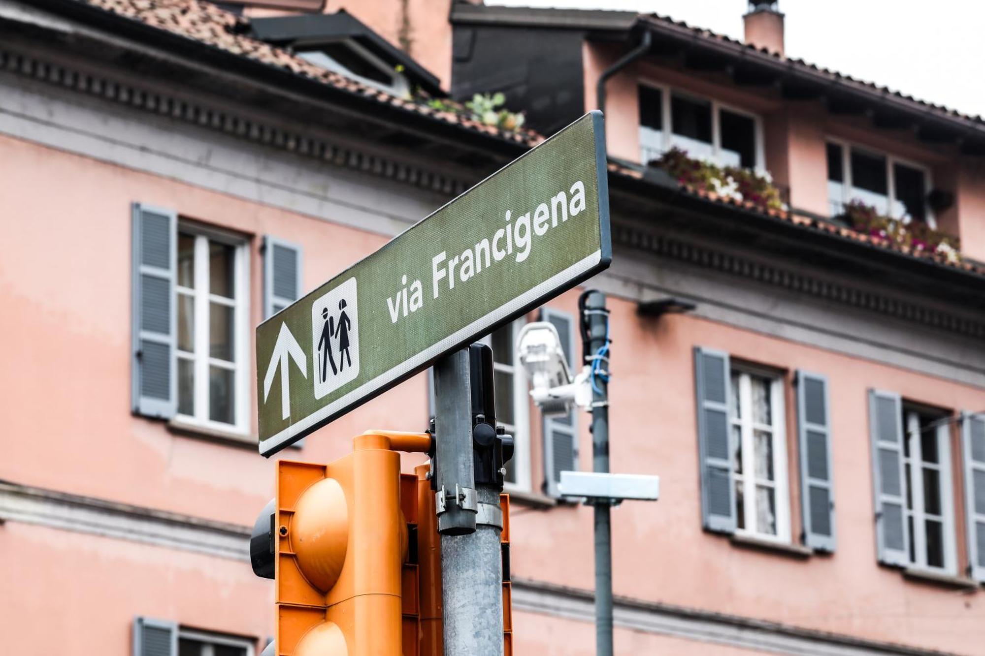 Angolo Al Ponte Micro Appartamento In Pieno Centro Pavia Bagian luar foto